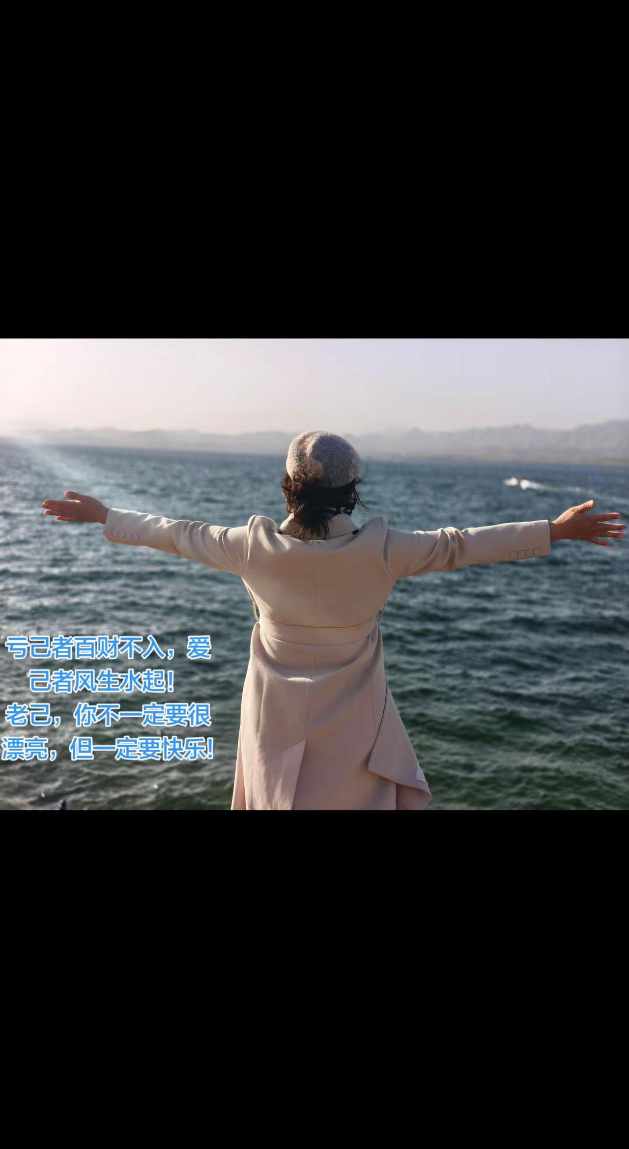 张潮《幽梦影》有言：“情必近于痴而始真”，海天一色间，我亦痴狂一回🌊✨