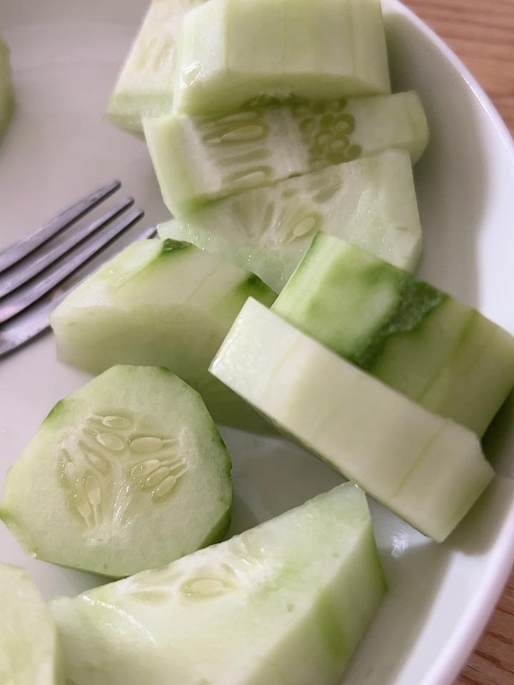 夏季正是吃黄瓜🥒的好季节，又脆又香，低脂又减肥！