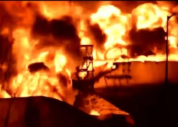 乌克兰这招够狠毒的，既打击了俄罗斯，又推高了国际油价。打吧，乌克兰命运会很惨的。