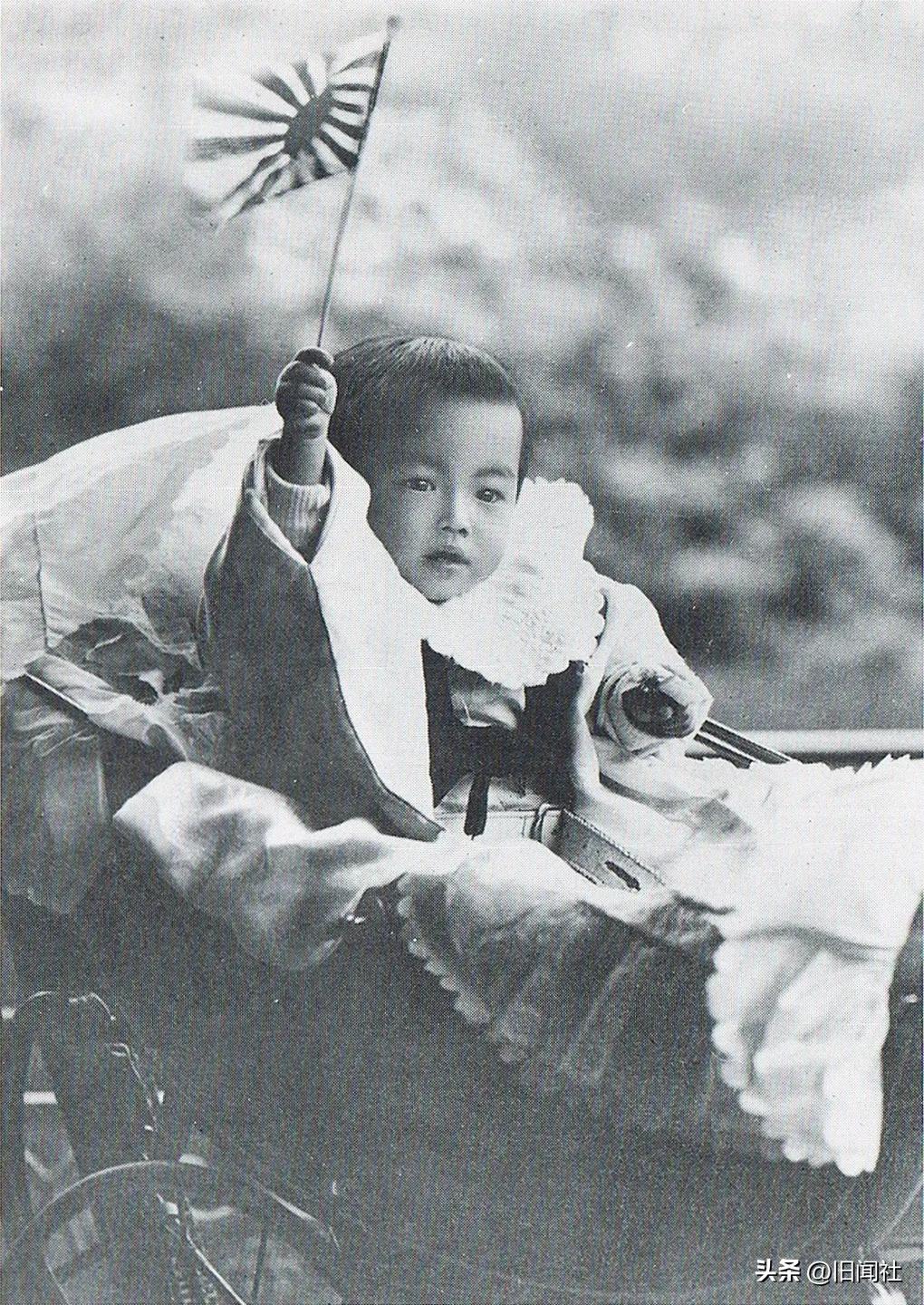 这是一张毫无童趣，并充满邪恶的婴儿照片！

1902年，1岁多的裕仁亲王，也就是