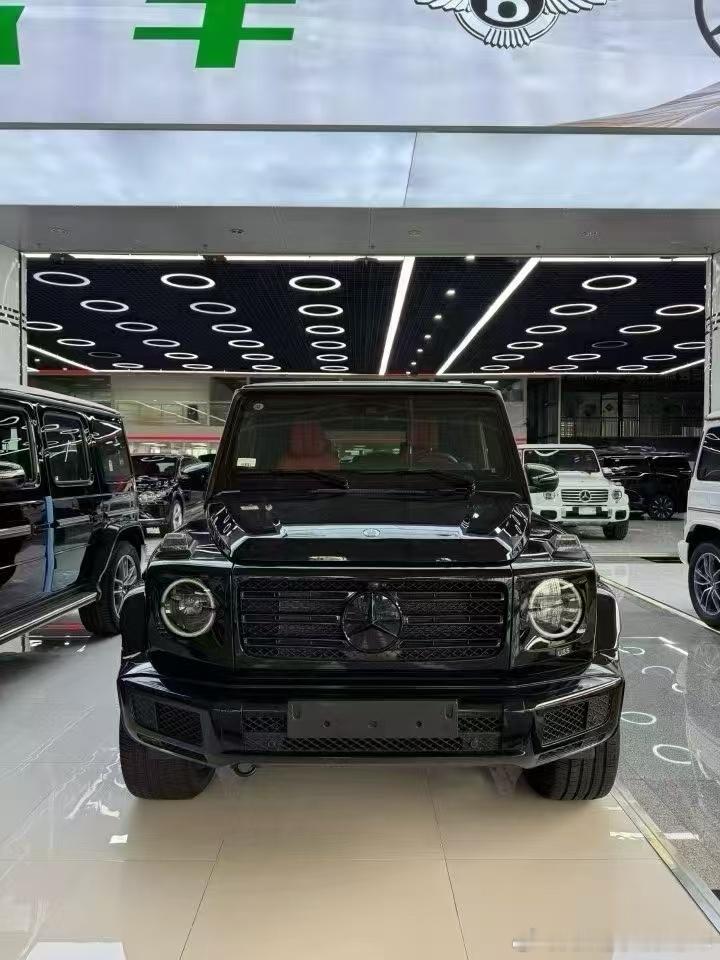 奔驰G400d 24款 柴油配置:24款欧规G400D黑红    原车原码输入车
