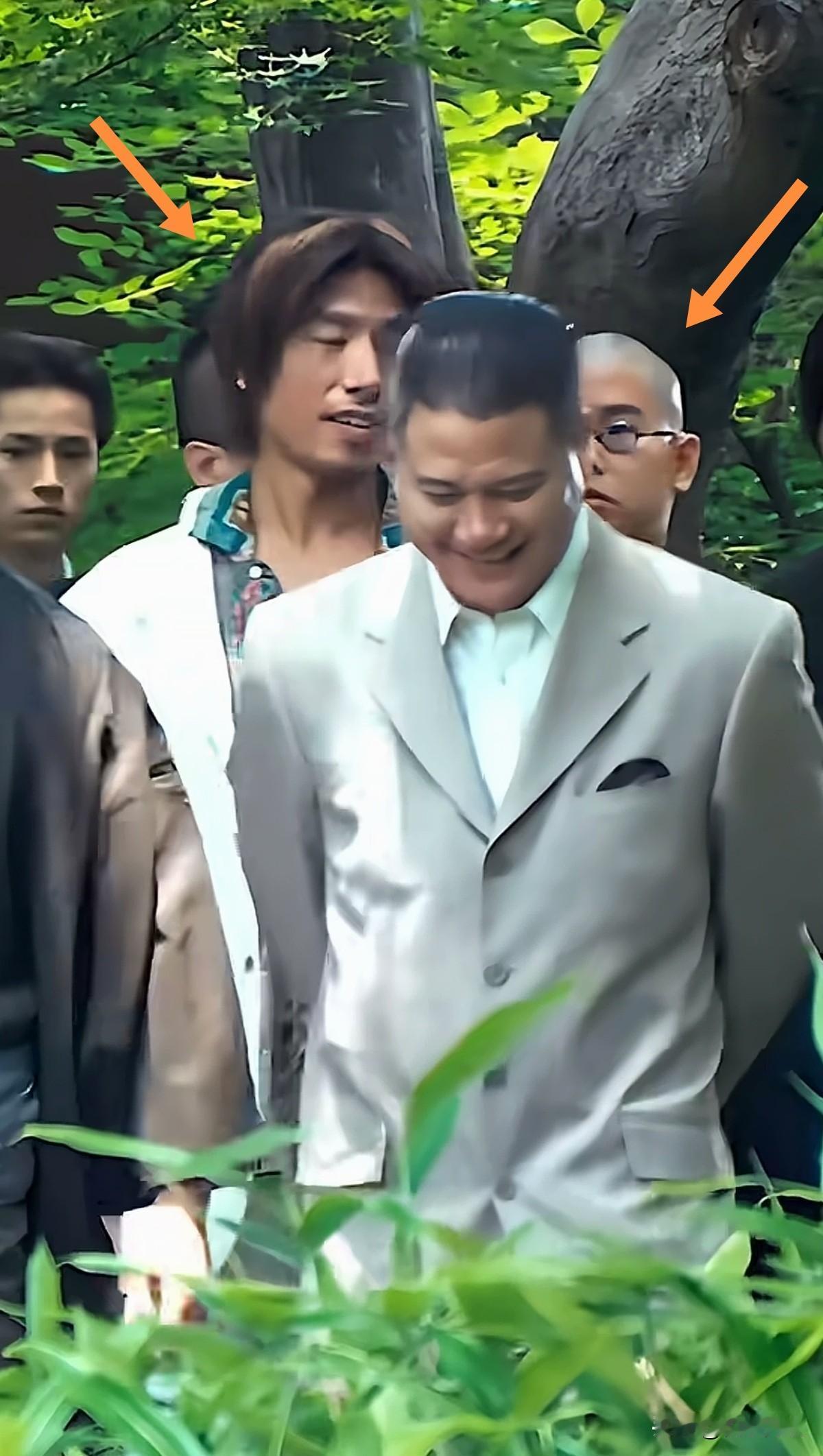 万梓良是香港黑老大演员的鼻祖，演黑道大哥的天花板，没有之一。大哥气质这一块，真的