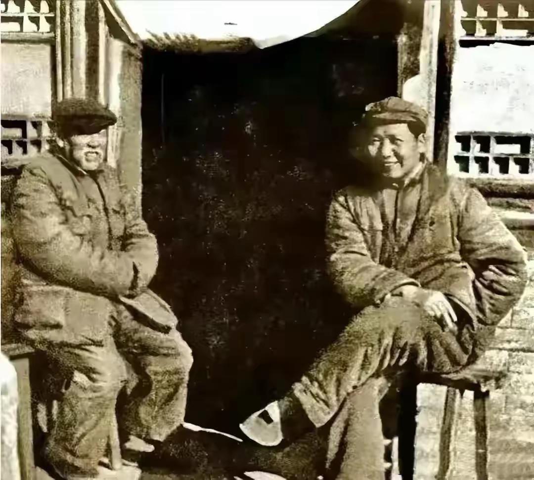 从1934年出发到1935年抵达陕北，整整367天。天上每天几十架飞机轰炸，地上