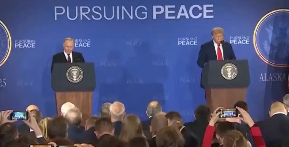 就在特朗普所谓的结束俄乌冲突“28点”新计划和乌美日内瓦修订的“19点”和平协议