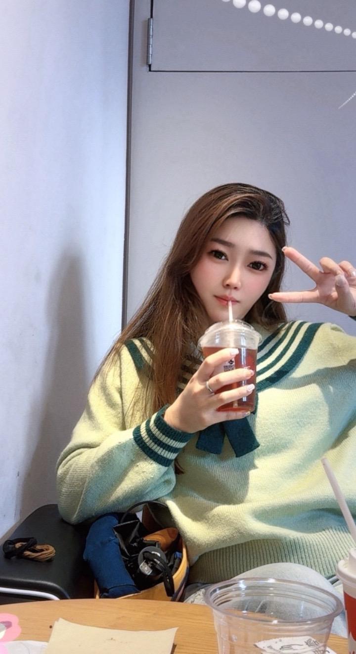 想做你怀里的小猫，连睡觉都在撒娇🌹