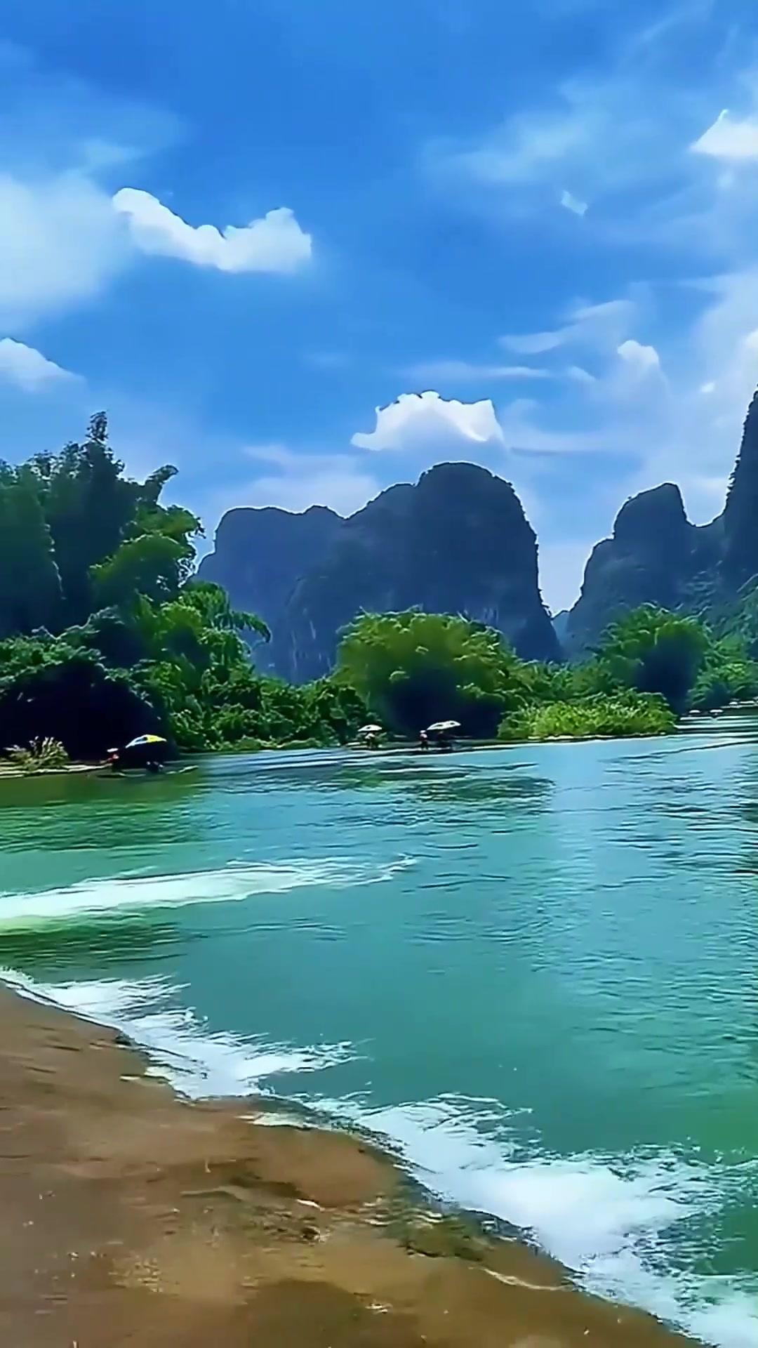 下联：碧水漾诗情。

（图片来自网络）