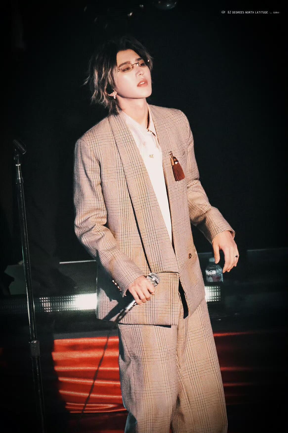 蔡徐坤的衬衫湿透了蔡徐坤衬衫能拧出水蔡徐坤从出道开始一直都很努力呀！怪不得能呈现