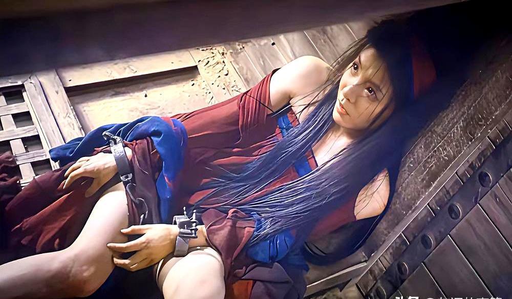 她只出现七分钟，评分飙到9.5。你没听错，就凭一把嗓子。
那声音是从鼻腔顶出来的