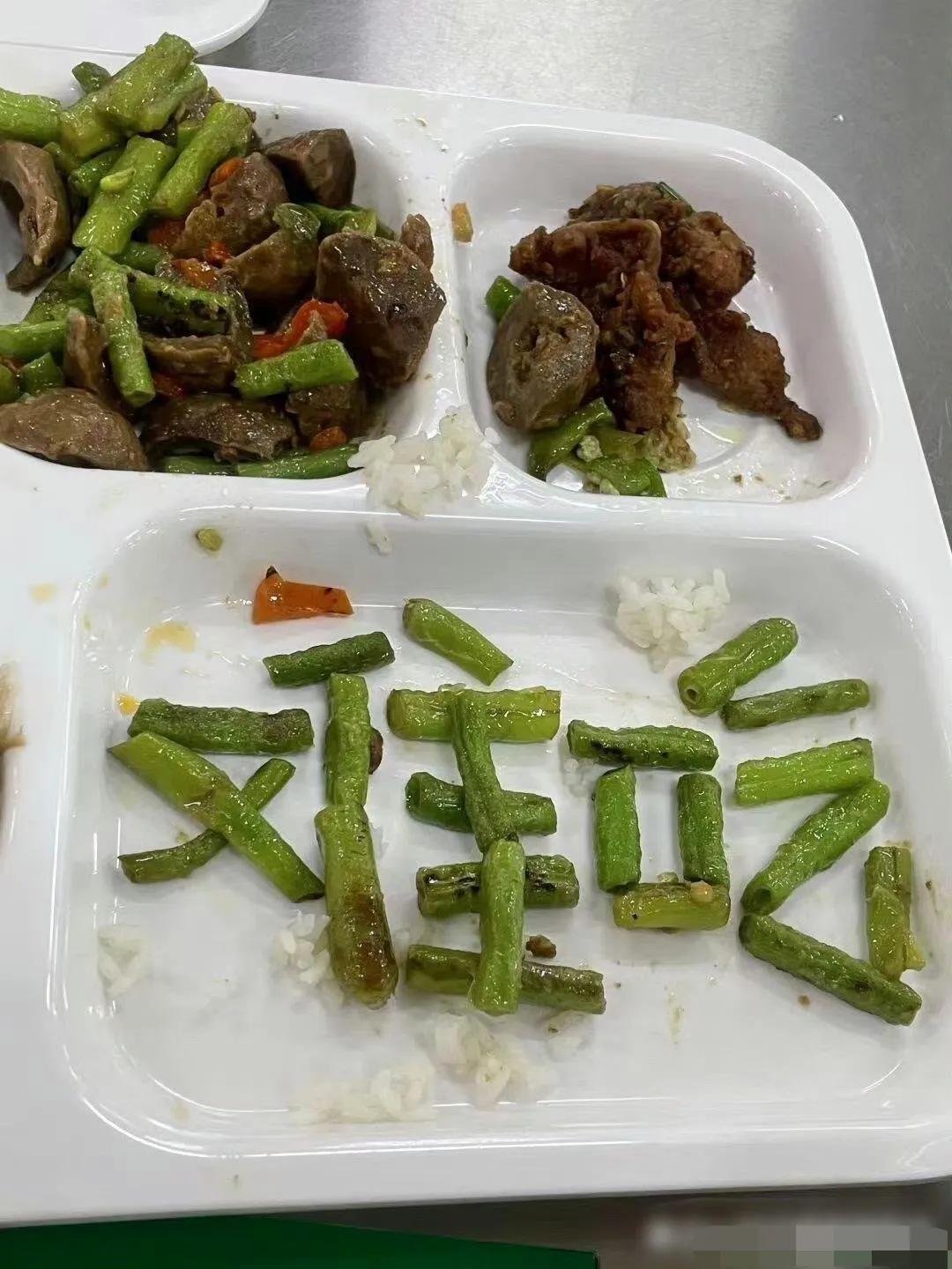大学食堂的饭菜！图片代表一切！