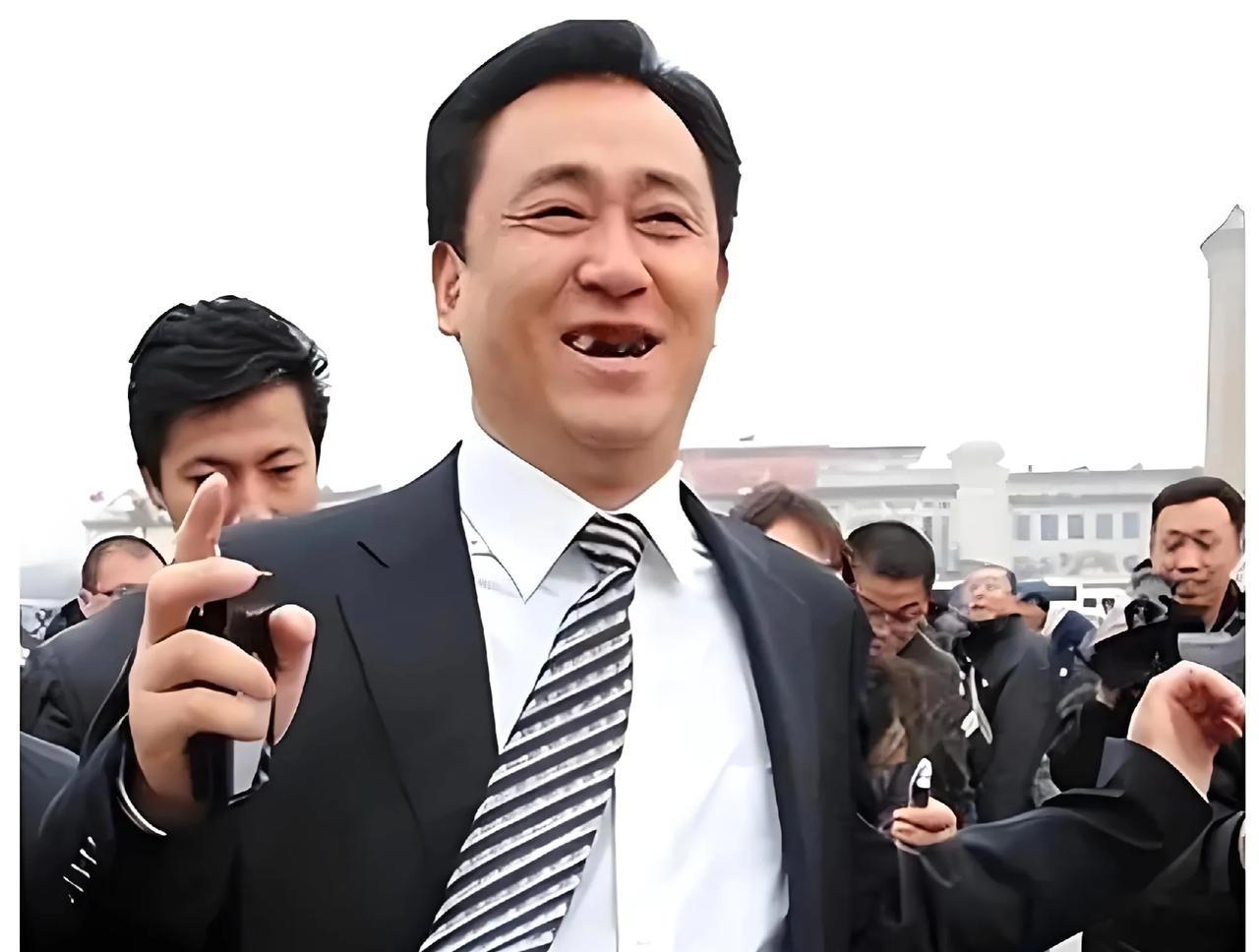 1. 许家印被特别拘留：许家印已经被转移到深圳的一个特别拘留所，这主要是为了便于