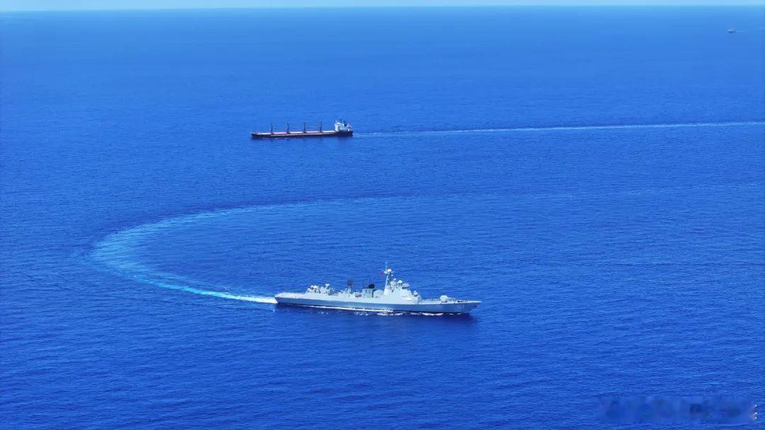 海军第46批护航编队顺利完成第1642、1643批护航任务，依次护送马绍尔群岛籍