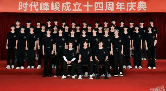 当然是靠粉丝不然还能靠谁？时代峰峻旗下的艺人可太多了…李飞你还是命太好了，粉丝氪