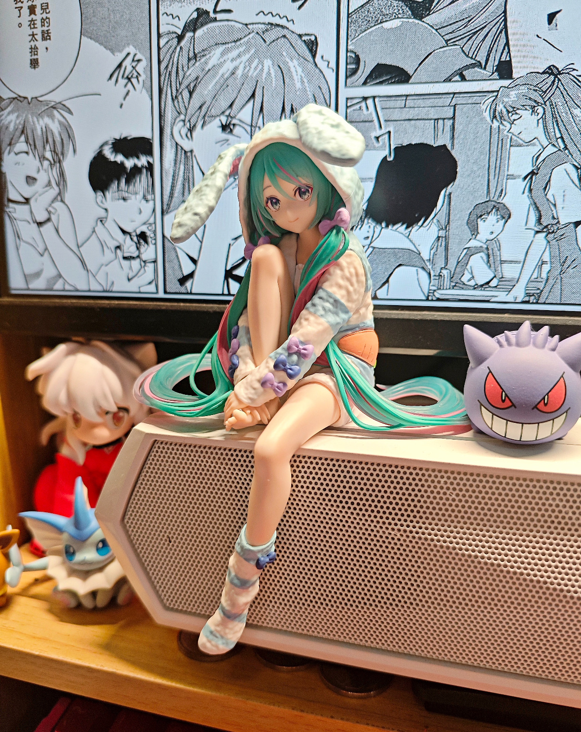 这次是异色的兔耳睡衣+坐姿小鼻嘎感觉这个睡衣Miku好乖好乖啊～[点赞][点赞]