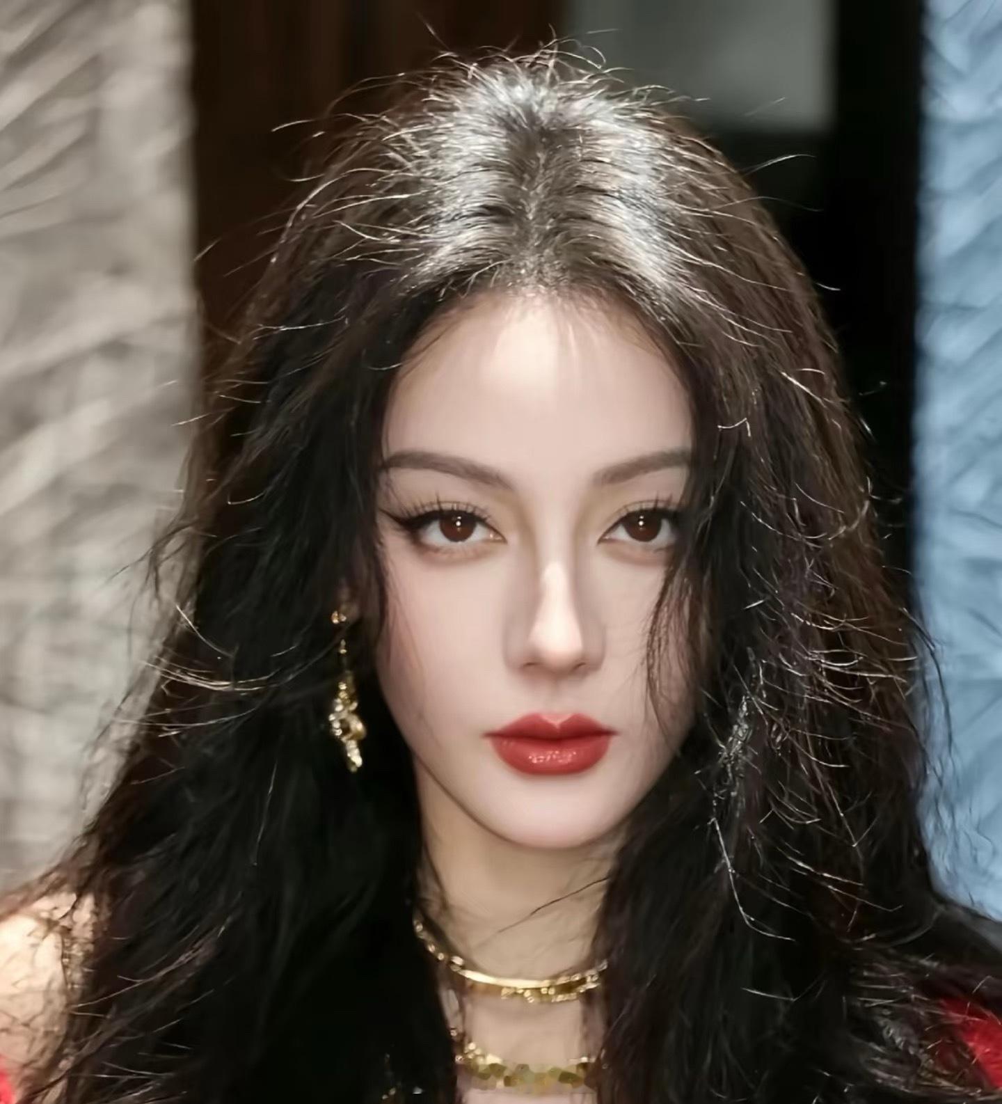 热巴30岁状态绝了好吗！把安全感放在事业上，冷兵器说练就练四个月，这姐的脑回路就