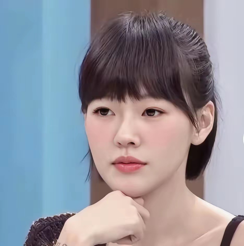 小S和刘海的适配度真的太高了吧，短发配上刘海简直是熙娣的颜值巅峰！ 