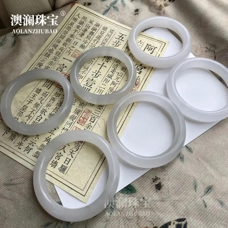 纯铜玻璃手镯怎么选更不容易踩坑 这款澳澜珠宝的纯铜玻璃手镯，风格为民族风，尺寸是