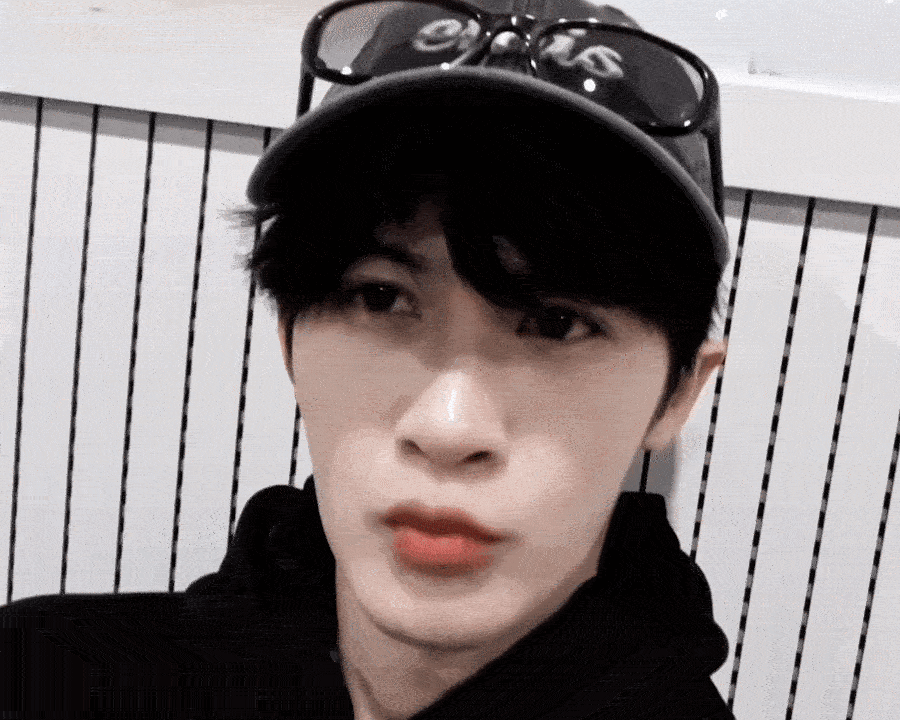 檀健次侧拍daddy自拍baby被檀健次的反差感狠狠拿捏了！侧拍时肩线挺拔、下颌