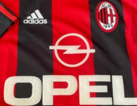 盘点意甲15大经典胸前赞助商：
1、米兰的欧宝OPEL
2、国米的倍耐力轮胎
3