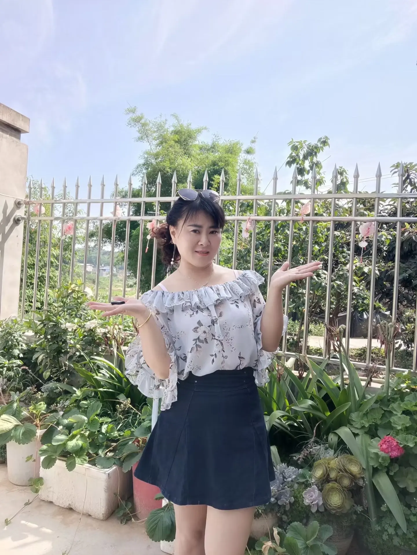 无论你活成什么样子，都会有人说三道四，这个世界我们都只来一次，吃想吃的...