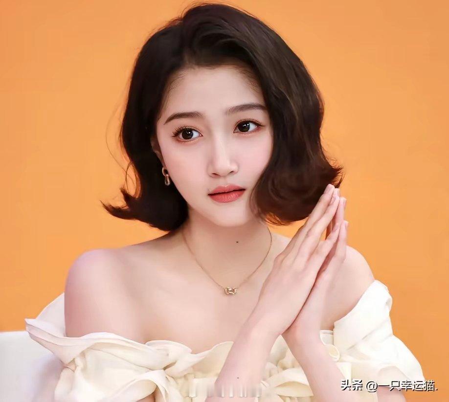 关晓彤这次的吻戏一出来，内娱只剩下刘浩存不拍吻戏了吧。关晓彤这次确实突破尺度了，