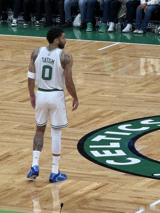 今天是塔图姆复出的第五场比赛，前三场他的出场时间都在30分钟以下。上一场对阵奇才