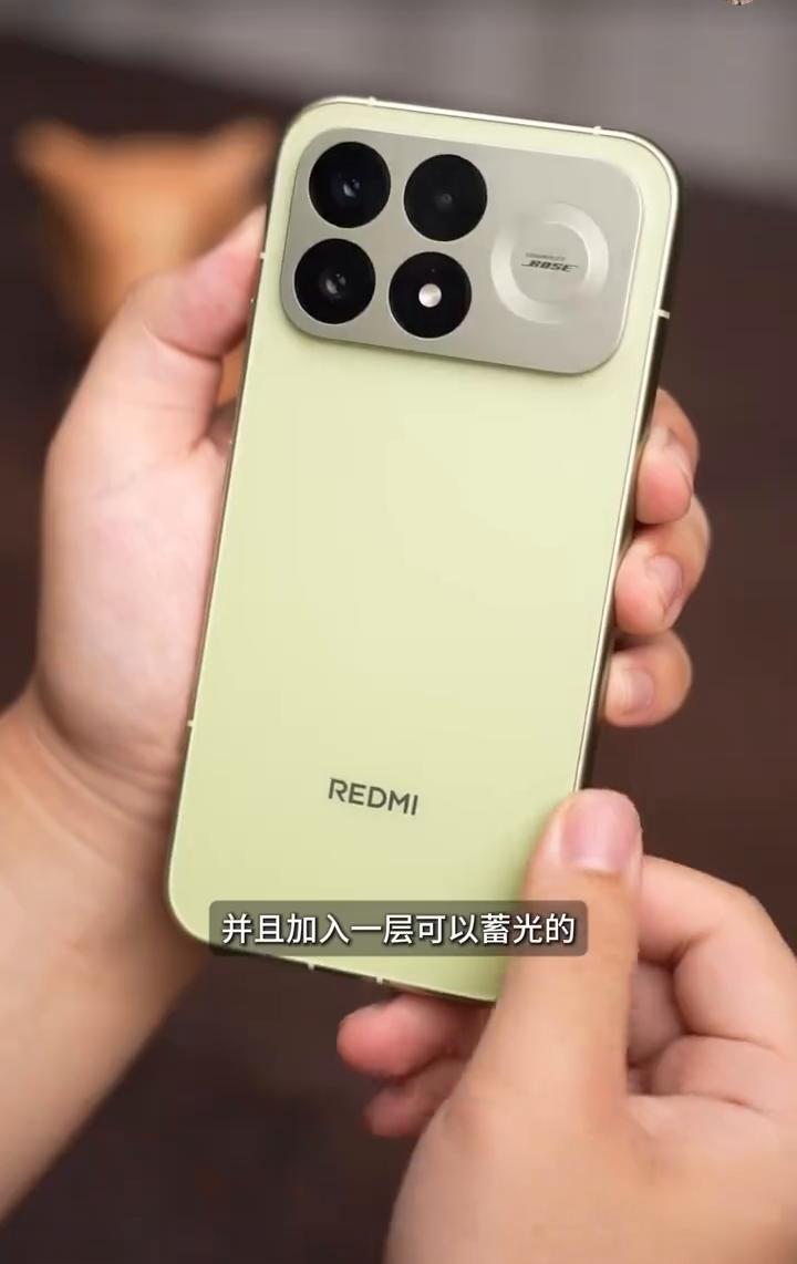 这到底是一块手机的背板，还是一块能画画的画板？就是redmikey pro。我这