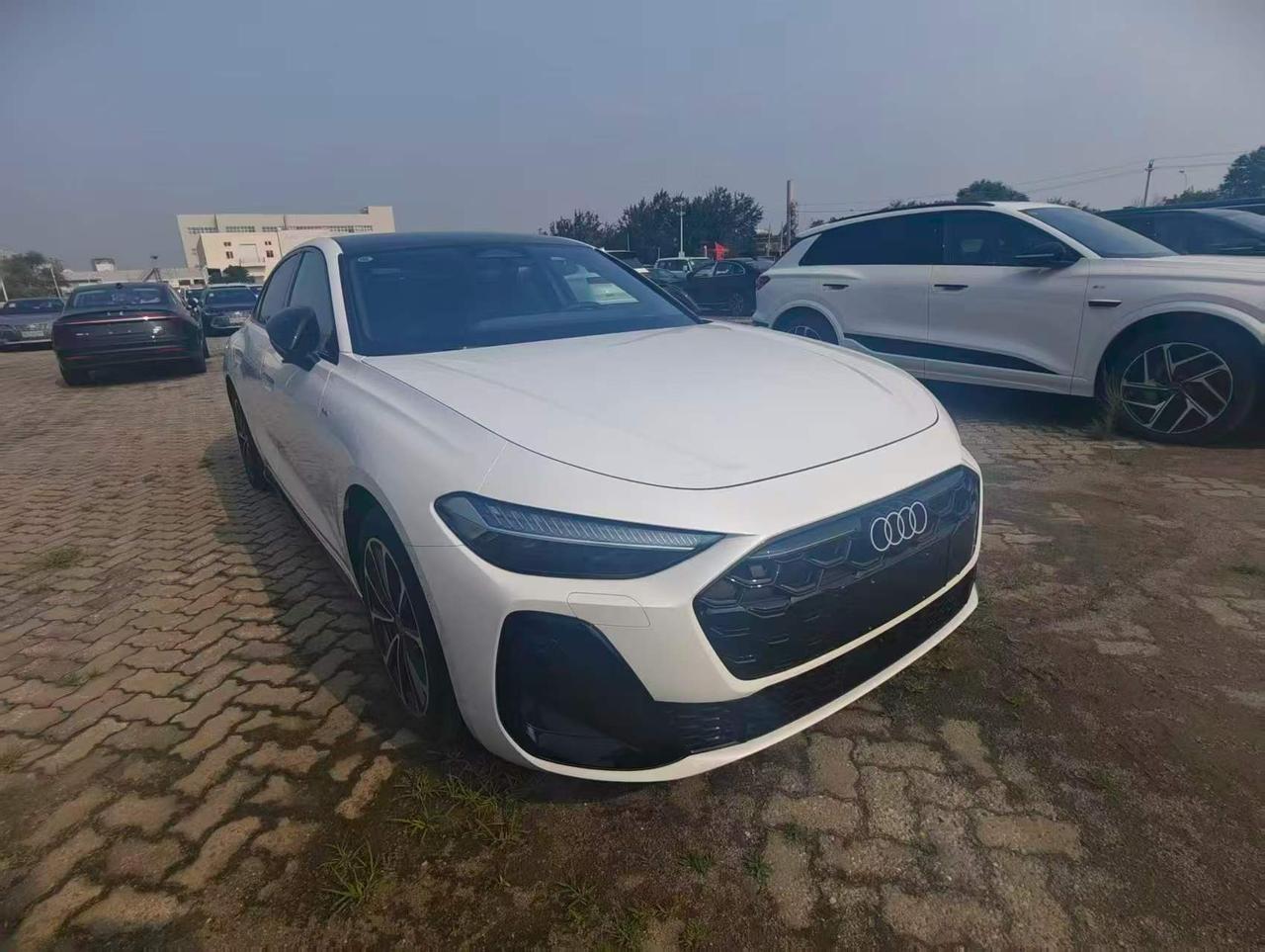 26款奥迪A5L 2.0运动，指导价255800白/黑
裸车20.88万
仅此一