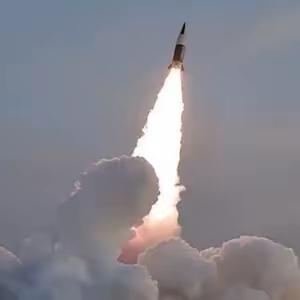 小日本猖獗，死不改悔。东方大国义愤填膺，同仇敌忾之时，忽闻朝鲜又向日本方向发射了