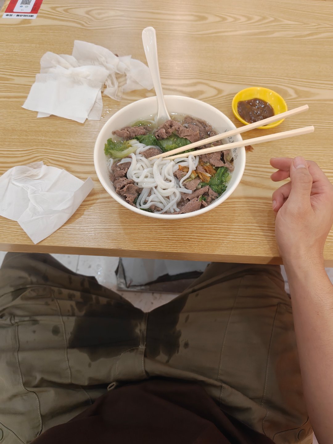 粿条好吃到尿裤子了（bushi ）碗没拿稳，倒了半碗汤在裤子上差点断子绝孙了 