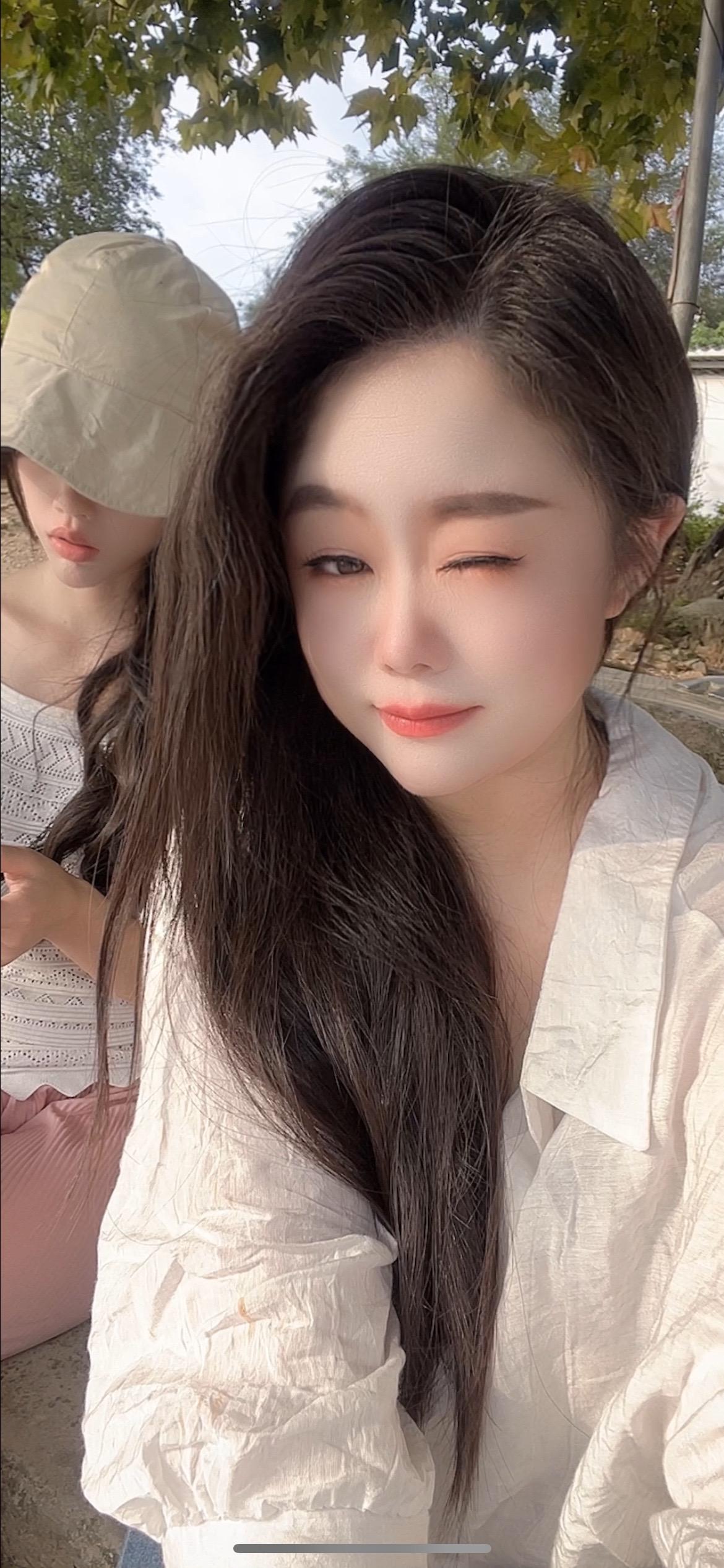 哪有什么轰轰烈烈呢 下班了和喜欢的人一起逛超市买菜回家一起做一顿饭 就超级幸福了