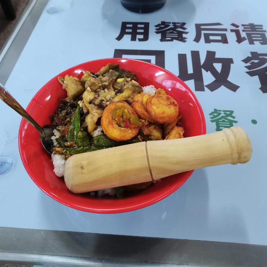 食堂吃饭体验感拉满 