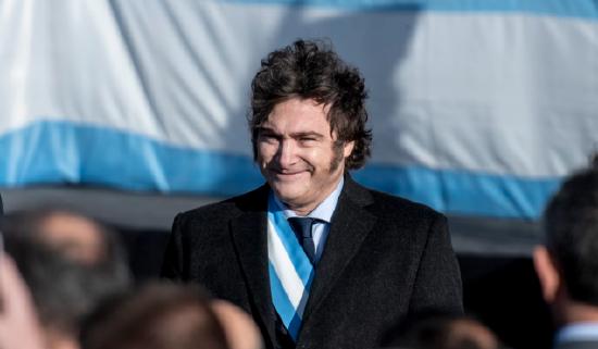 【米莱政府命运悬于一线，阿根廷国会中期选举牵动自由市场改革前景】阿根廷总统米莱领