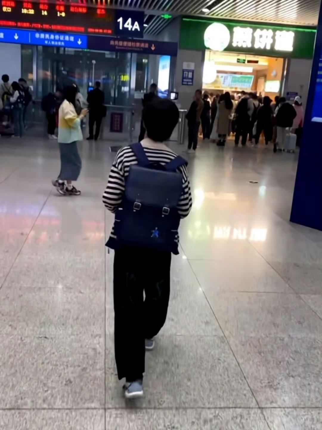 眼泪向下，脚步向前你还能走的更远，更坚强，更幸福 