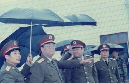 1992年3月，成都军区司令张太恒到北京开会，这时中央军委秘书长杨白冰告诉张太恒