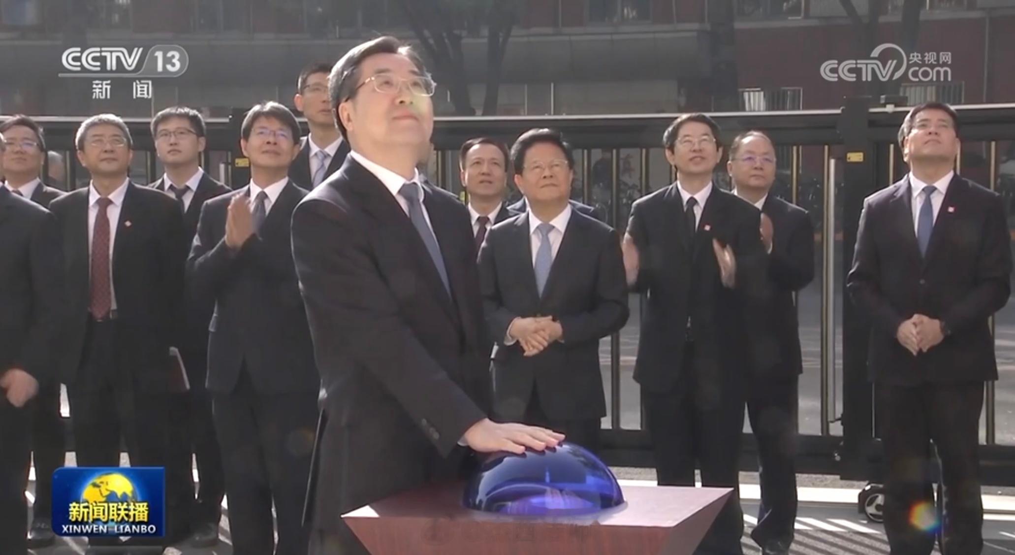 10月25日上午，国家数据局正式揭牌。此前，国家数据局已有两位领导正式亮相，分别