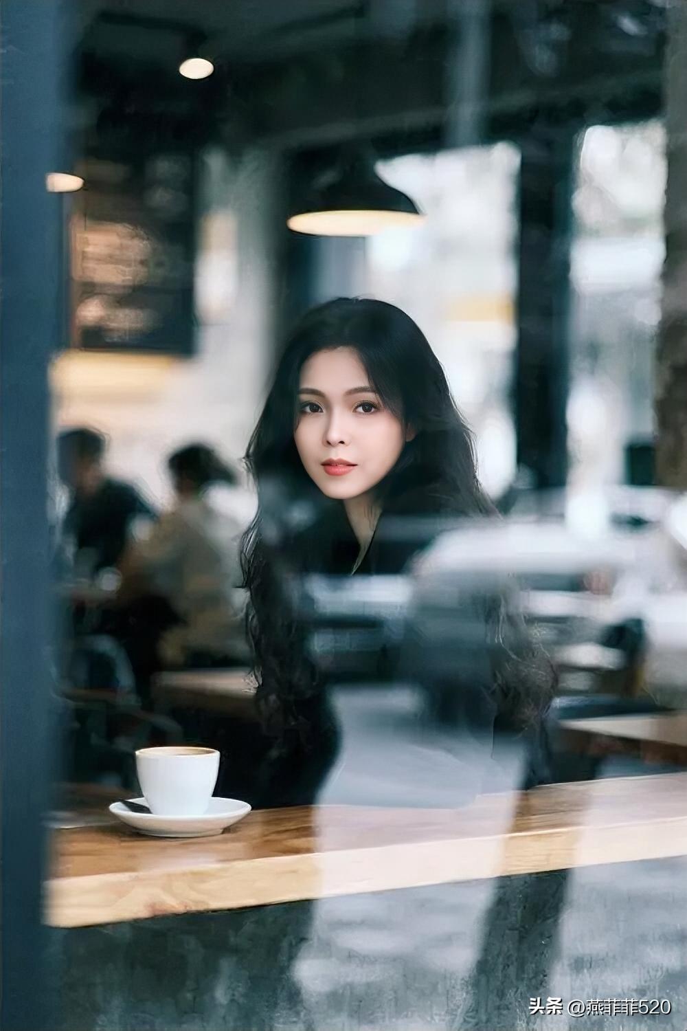 午间情绪急救：一杯咖啡的治愈☕️

又是被工作捶打的一天
付出不被看见
努力换来