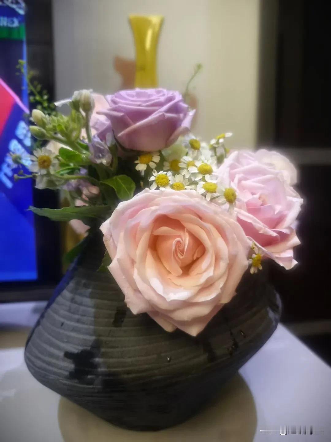 入秋以来，虽然天气依然很炎热，每天动一动都会汗如雨下，但早晨的美景还是挺不错的。