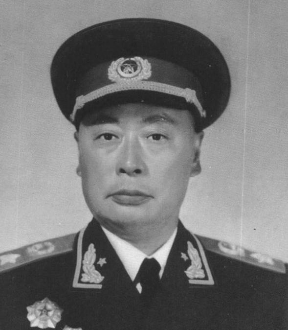 陈毅想进学校看望孩子却被门卫拦在校门外，见到杨尚昆校长后赞许：规章制度确实制定得