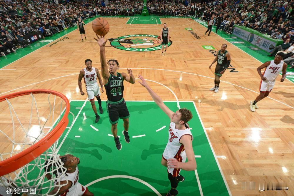 [NBA]凯尔特人118-84狂胜热火   总比分4-1晋级次轮
北京时间5月2