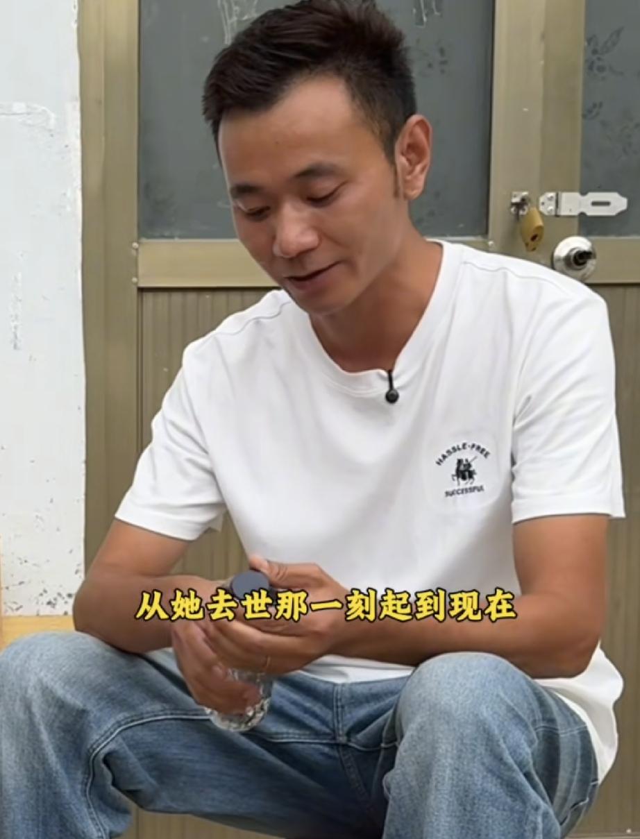 厉怀远一番话看哭很多网友
一博主为其伸出大拇指点赞
厉爸厉妈给厉怀远120万是真