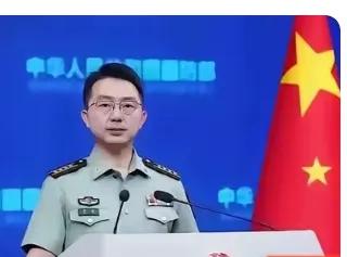 这场所谓的火力演练，说白了就是一场漏洞百出的闹剧。台岛西海岸试射美制火箭炮，原定