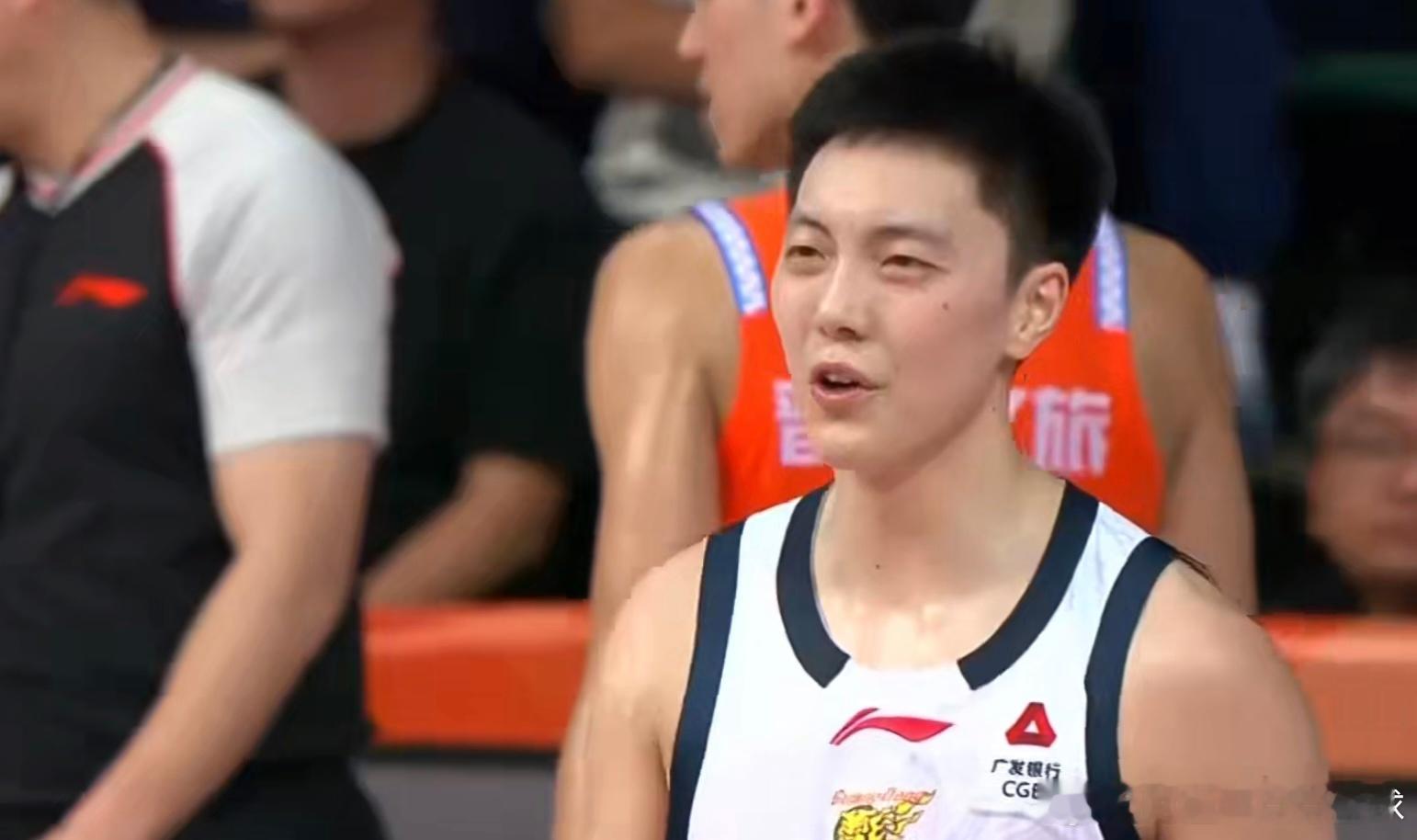 三节战报｜广东67-62福建，5分优势咬得很紧三节打完，广东宏远暂时领先福建5分