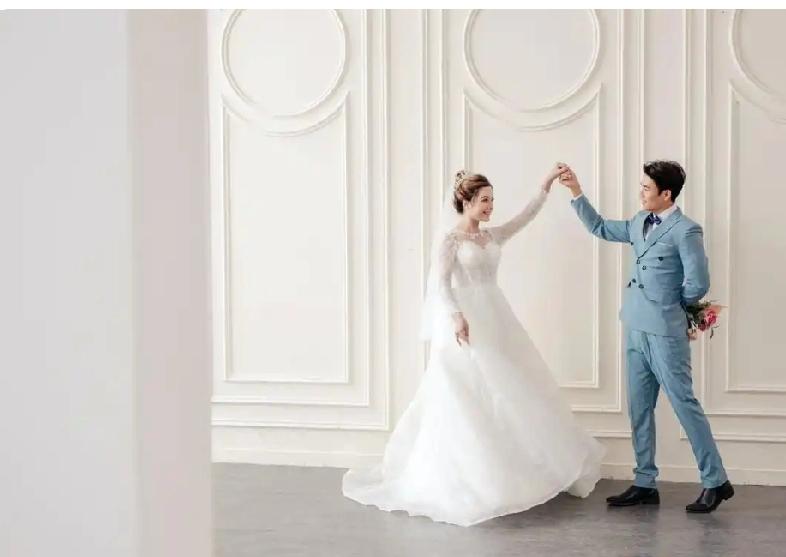 丈夫花两万元为妻子买惊喜礼物，这背后的故事究竟是怎样的宠爱？
近日，一段关于丈夫