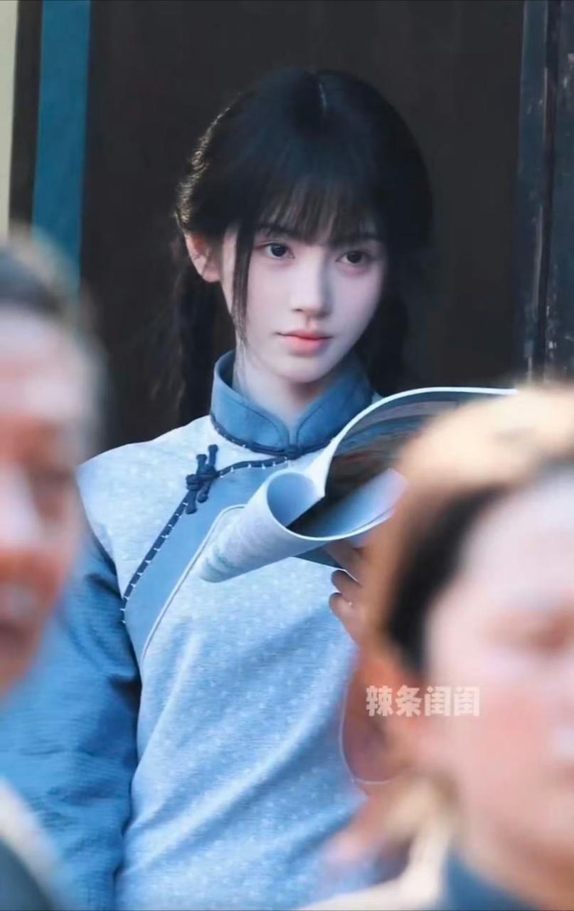 新宿主已到达，敢和我对视吗？鞠婧祎