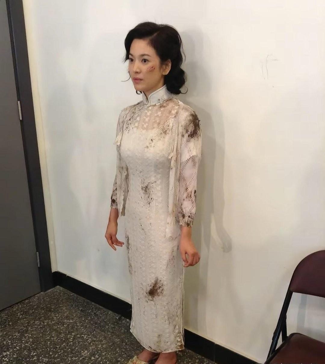 宋慧乔真的是纯天然美女啊，这么近距离一点瑕疵都没有，人也温柔 