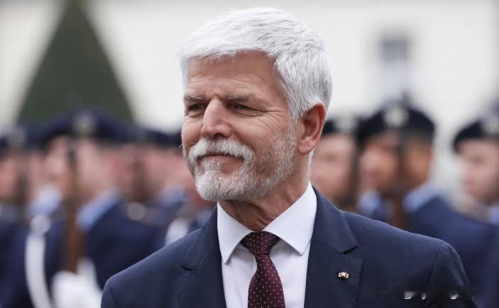 🇨🇿捷克总统彼得·帕维尔呼吁恢复与俄罗斯的谈判。他指出，乌克兰及其盟友在国家