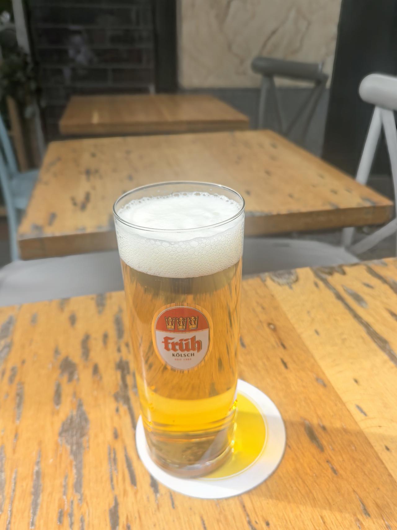 科隆啤酒的历史演变。科隆啤酒（Kölsch）是德国科隆专属特色淡啤，拥有近千年发