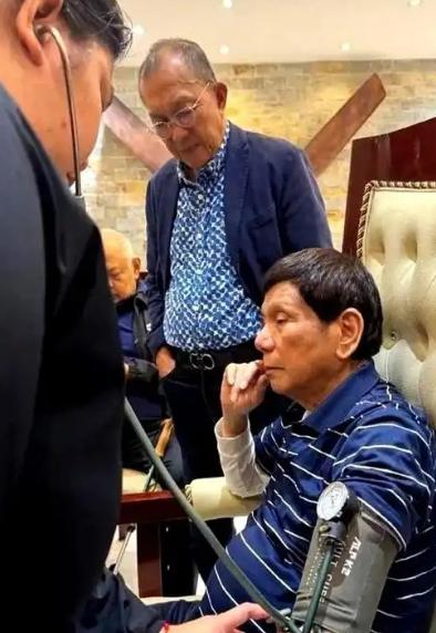 这下尴尬了！国际刑事法院夏日休会在即，杜特尔特团队必须申请紧急会议，不然老杜的身