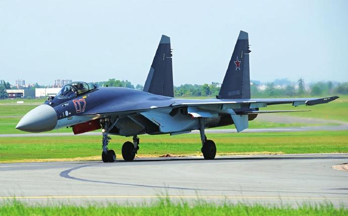 每天认识一件兵器 俄罗斯Su-35“侧卫”E战斗机机身长度：21.9米机身高度：