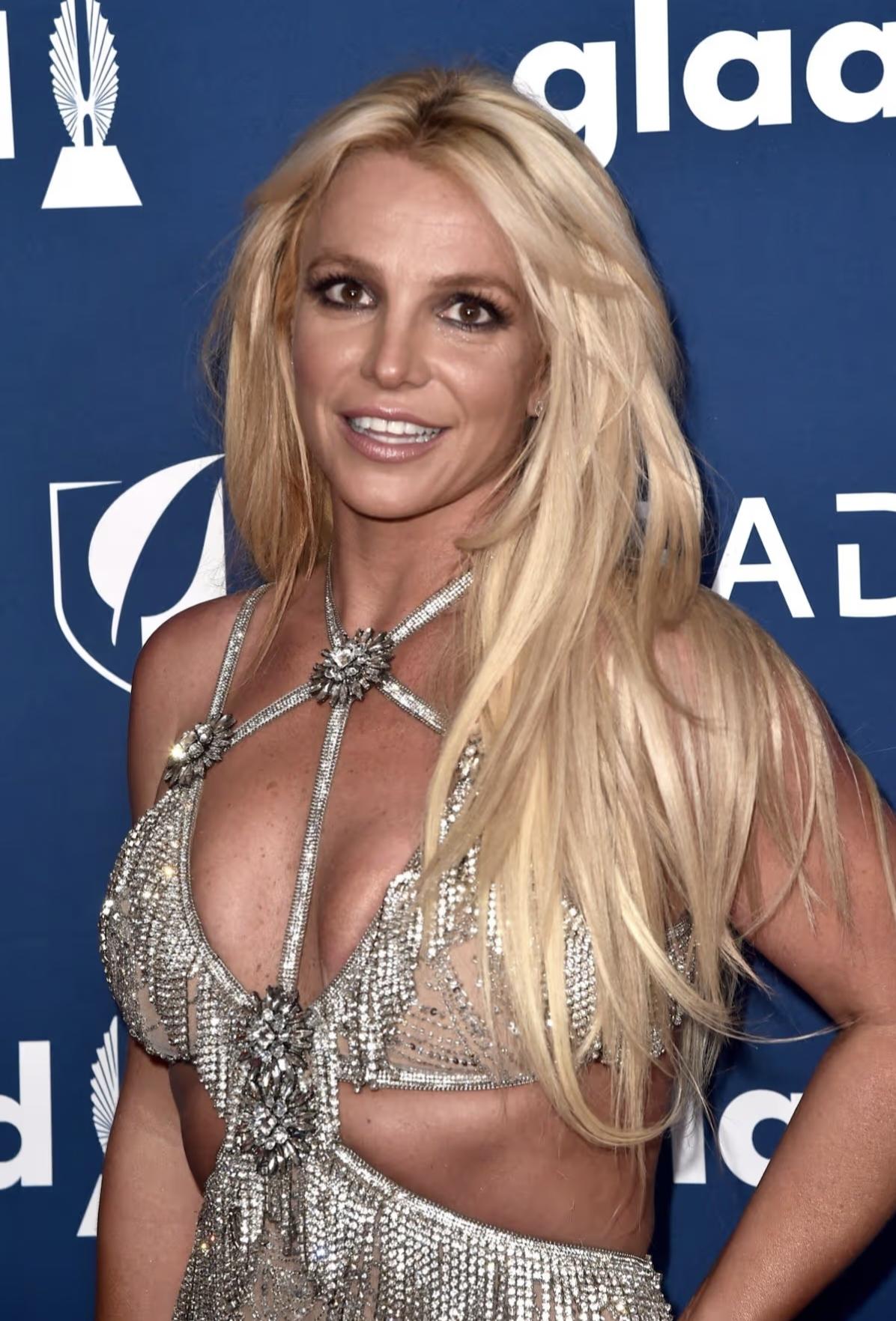 “小甜甜”布兰妮酒驾被捕，带警察在狂飙1小时，填表签字写“明星”！
流行天后、“